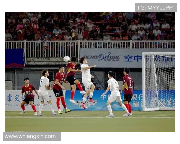 足球明星赛精彩瞬间高清合影展现球员风采与激情的完美结合